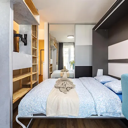 The Violet Nest Pressburg